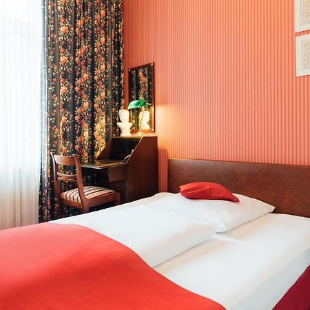 Das Kleine Hotel In Ruhiger Stadtlage Wiesbaden Luaran gambar