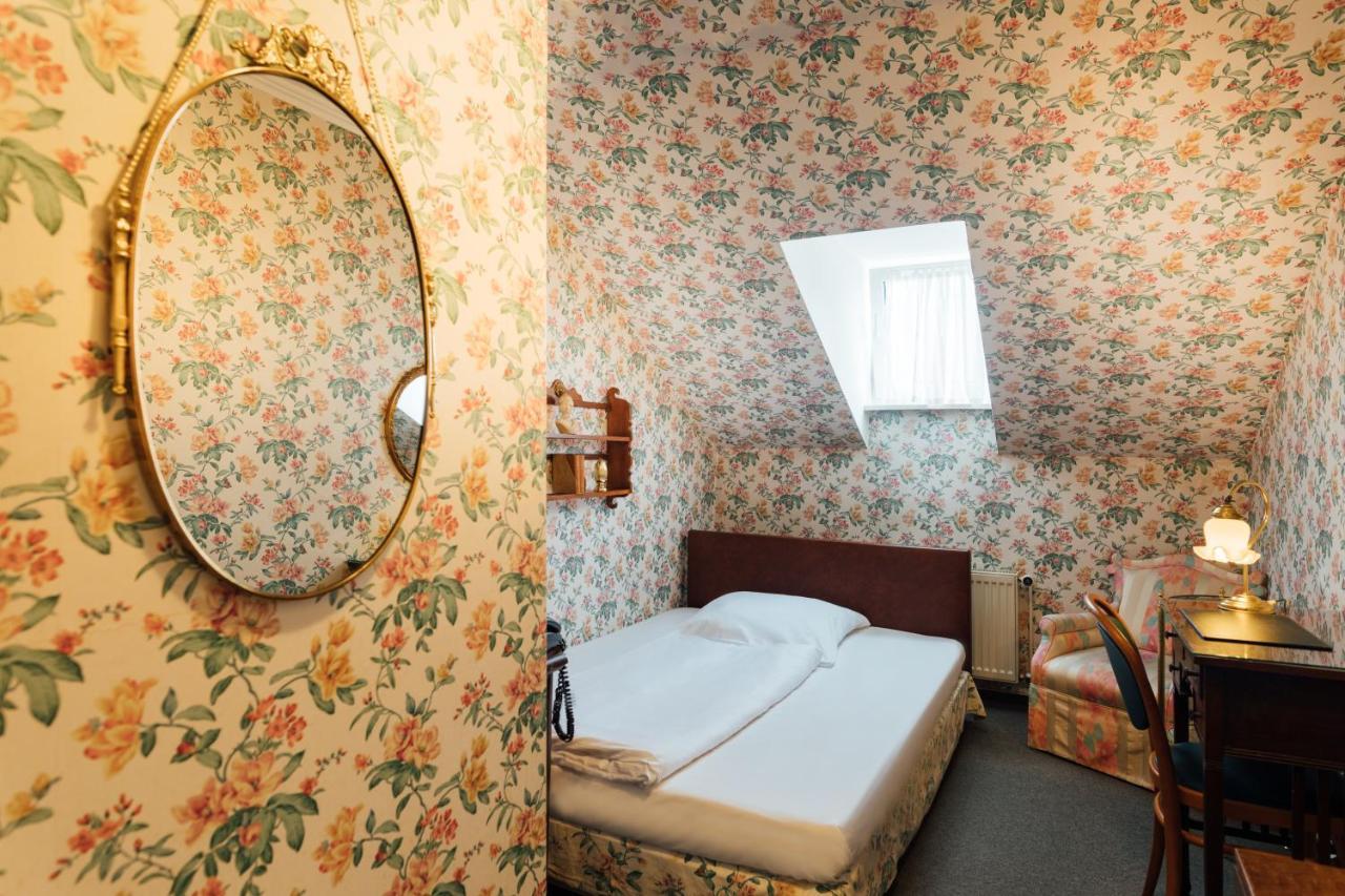 Das Kleine Hotel In Ruhiger Stadtlage Wiesbaden Luaran gambar