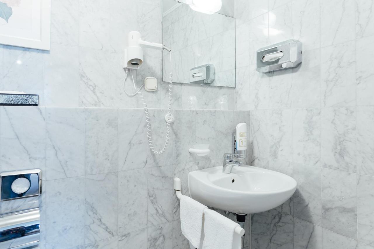 Das Kleine Hotel In Ruhiger Stadtlage Wiesbaden Luaran gambar